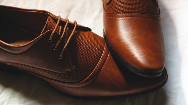 Best-Ways-to-Shine-Your-Shoes-without-Polishing-on-newsworthyblog