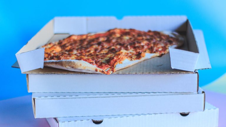 Is-It-Possible-the-Pizza-Box-Will-Go-in-Your-Oven-on-newsworthyblog